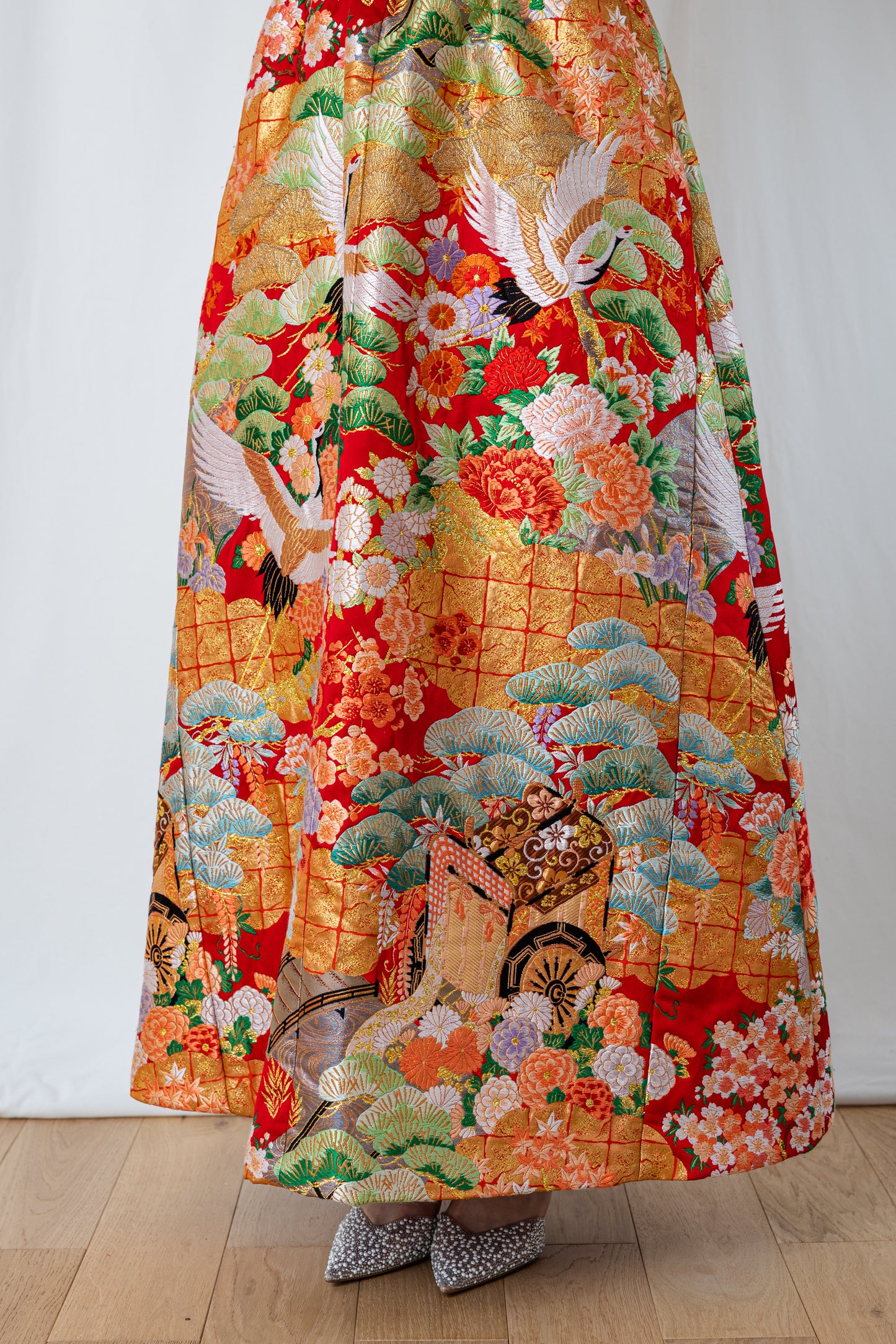 kimono made clothing long skirt Japanese traditional motifs